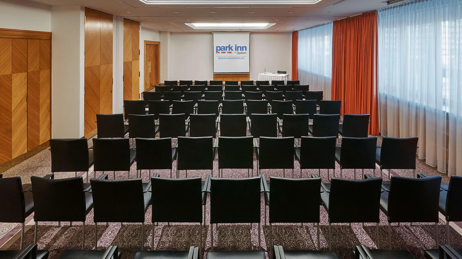 Park Inn By Radisson Berlin Alexanderplatz 4*,