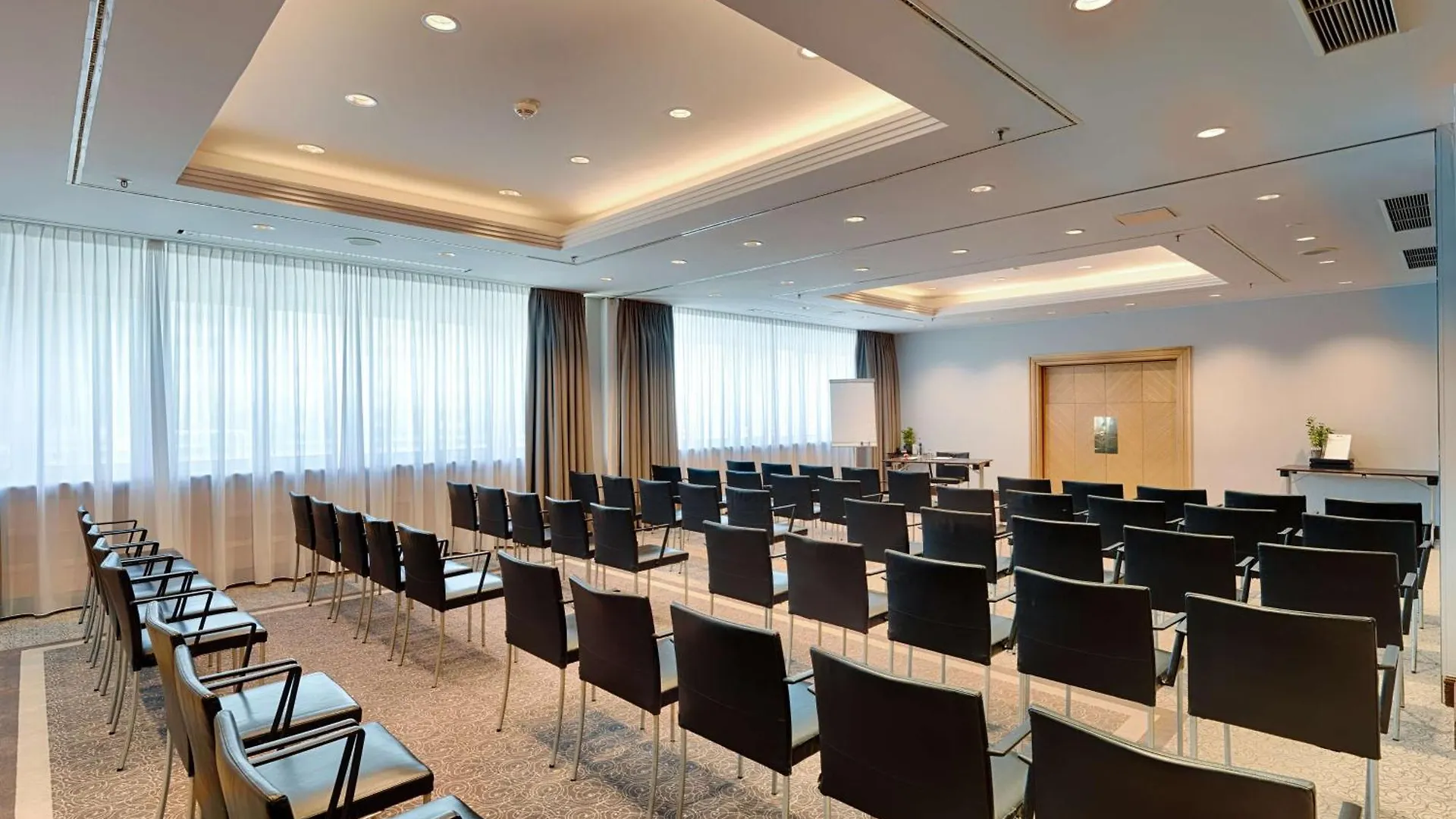 Park Inn By Radisson Berlin Alexanderplatz 4*,