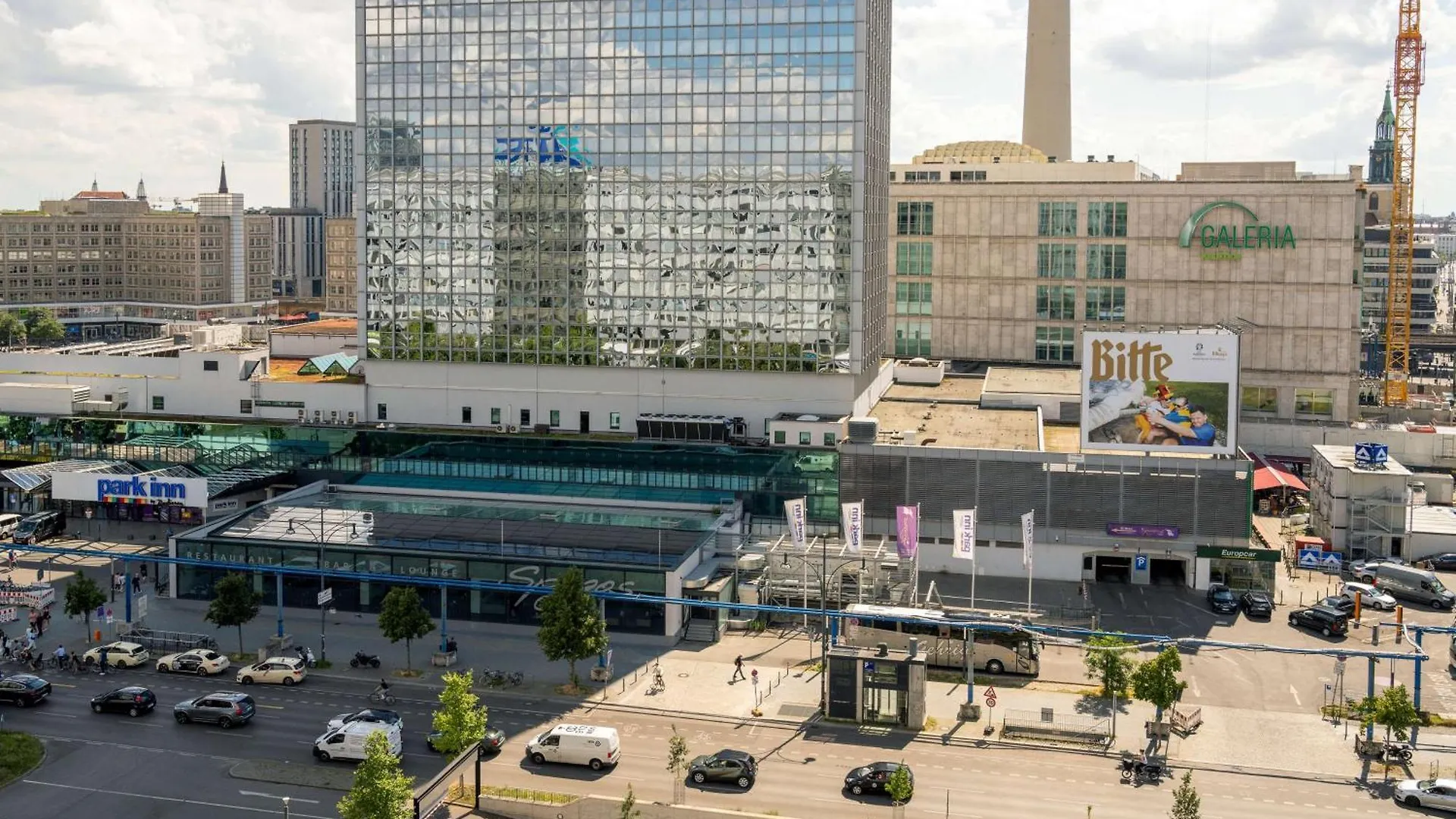 Park Inn By Radisson Berlin Alexanderplatz 4*,